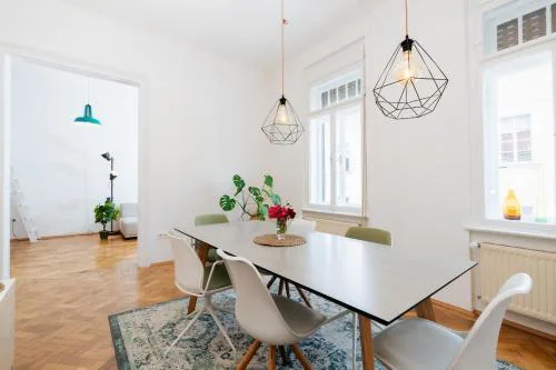 Marschall Top 10 Stilvoll wohnen mit kleinem Balkon im Herzen von Graz