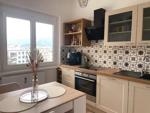 TAMLiving Graz Zentrum Balkon Küche Smart TV Ausblick