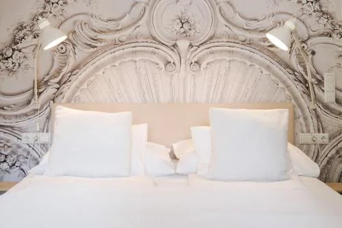 White Flat by GrazRentals with cool location & free parking