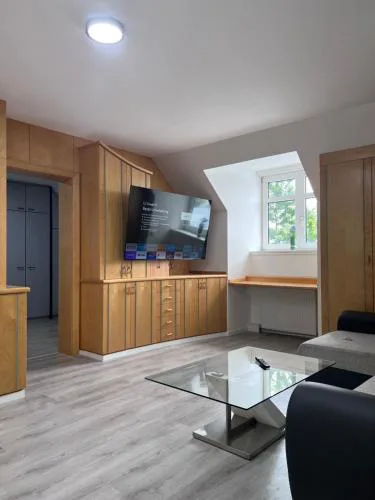 ROYAL RACiNG SUiTE