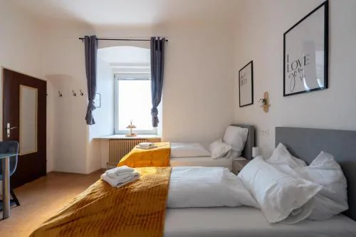 Quiet Studio - 2 Single Beds - Central - Netflix