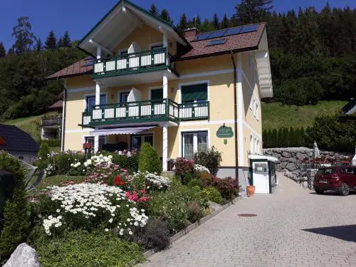 LANDHAUS JASMIN ausgezeichnet mit 4 Kristallen - FW Sarsteinblick