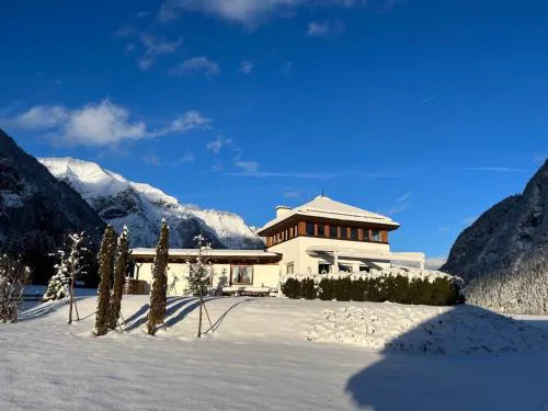 Chalet Leutasch with Ski Trail & Mountain Views