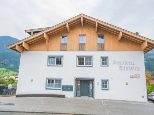 Luxury penthouse with Balcony, Ski Storage, Carport, Lift