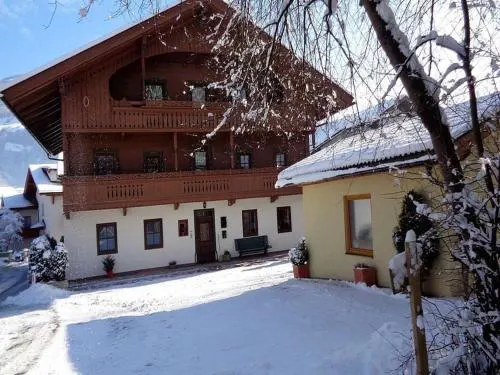 Apartment in Fügen near Hochzillertal Skiing