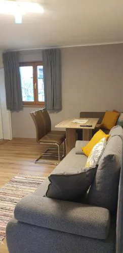 Christl, Haus