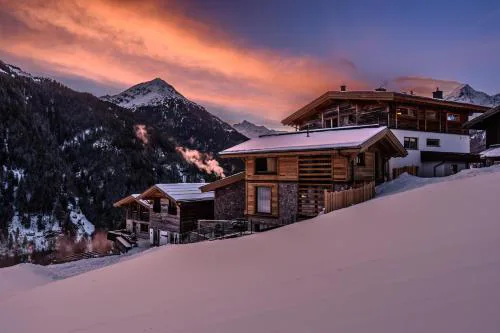 Chalets - The Peak