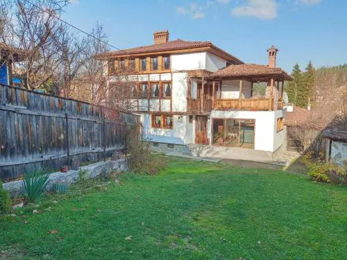 Villa Lyutovi Holiday Home