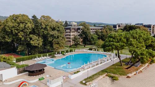HVD Lotos Hotel - All Inclusive à-la-carte, Private Beach & Free Parking