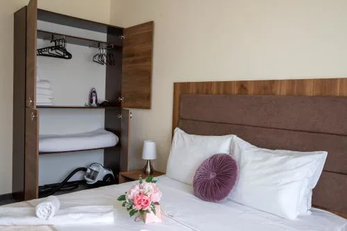 Family Suite One-Bedroom with Kitchen