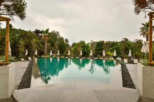 Sea flats with pool in Azur Residence