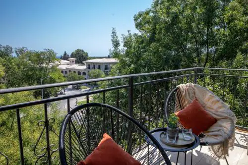 Top Location Miraj Deluxe Two-Bedroom Suite