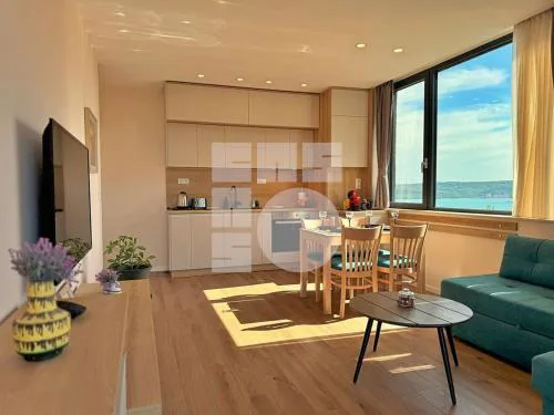 1BR Sea Garden Prime with View & Parking