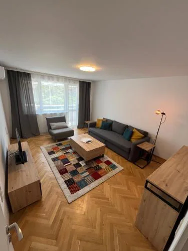 2 Bedrooms, 2 WC, Free Parking, Center Location, SUNNY Bijou Flat