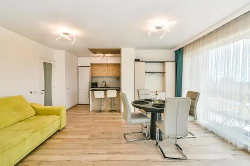 Azure View 2BR Luxury Apartment - free parking