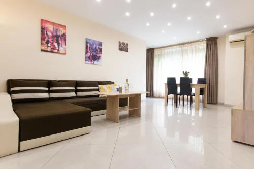 BeCentral! by RV Apartments