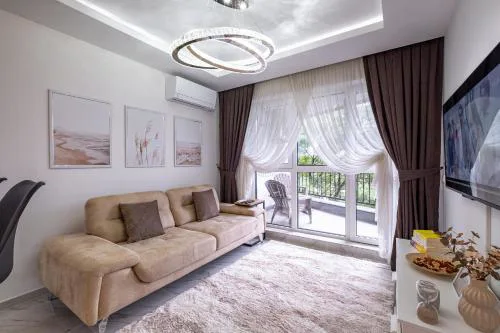 Boutique 1 bedroom apartment with Private Parking and Port View