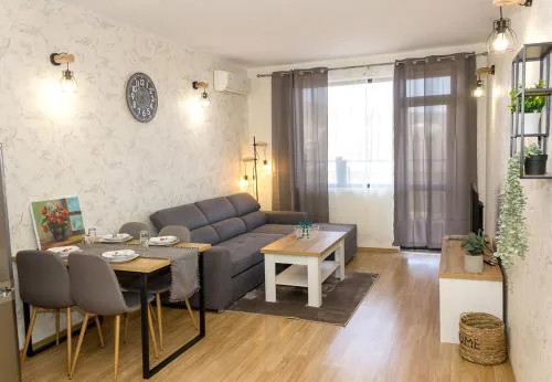 Bright 1-bedroom Flat with Balcony in Golden Sands by Flat Mаnager