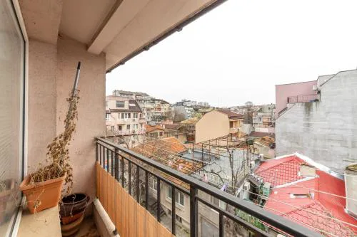 Budget Central Flat Near Market & Bus Station