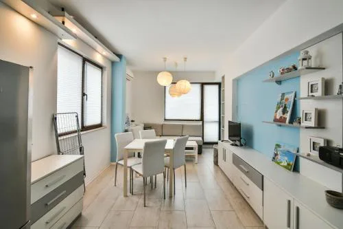 Central gem for 2 next to beach
