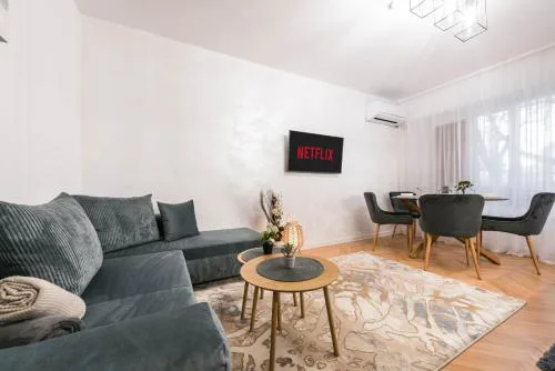 Cozy Apartment with FREE Parking
