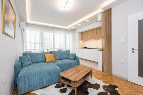 Cozy Chic Flat Stylish Center