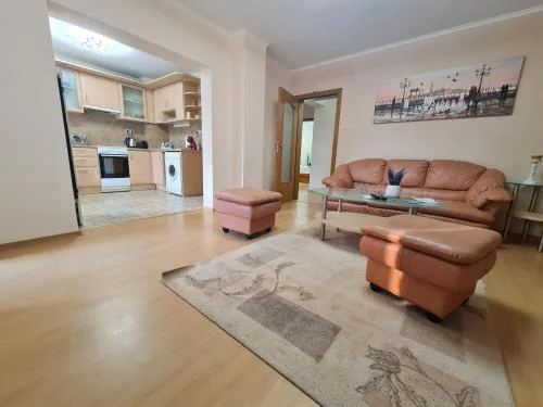 "Daisy" spasious apartment close to city park