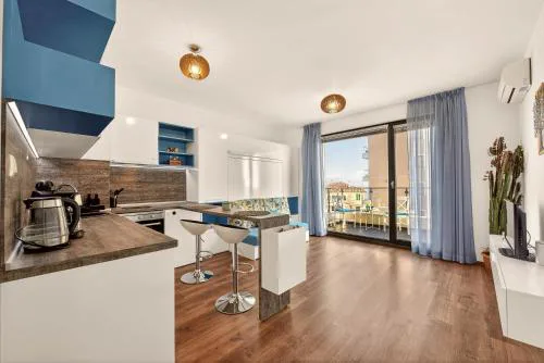Didi`s Stylish Studio - Seaview & Pool Backyard