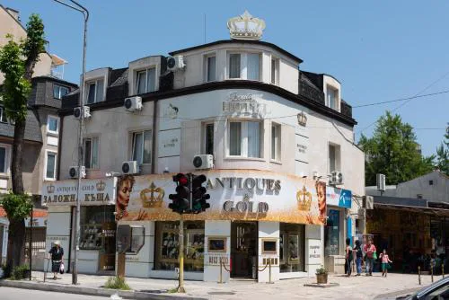 Golden House