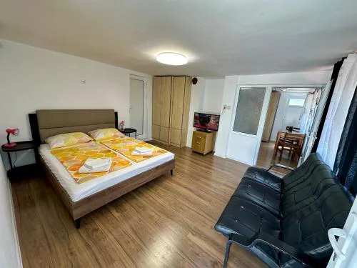 Jackie House Varna