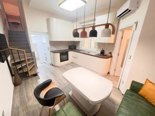 New Yorker 2 bedroom apartment