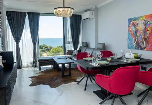 Royal View - Luxury 2BR Apartment with Sea Panorama by Flat manаger