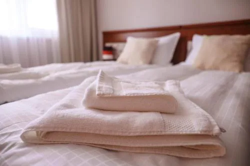 Sea Siren 1BD Apt - Near Sea Garden & Free Garage by ApartMAX