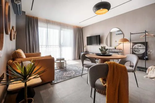Seaview Apartment in Complex Iron Code