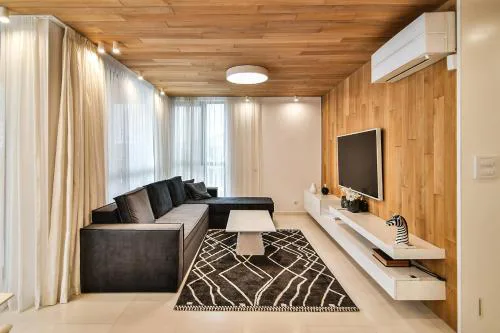 Seaview flat with pool & parking