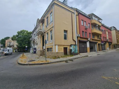 "Skyler" Apt in the Heart of Varna