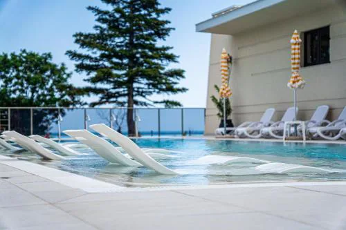 Skyline 11 Apartment - Sea Views & Serenity by the Coast