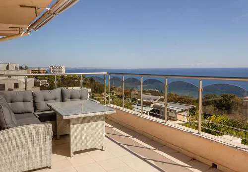 Spacious 3BD Flat with Large Terrace & Sea View by Flat Mаnager