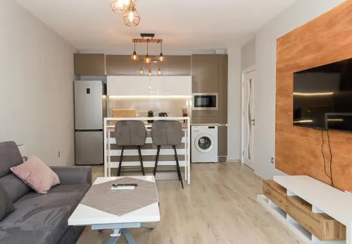 Sunny 1BD Flat in St Constantine & Helena Complex by Flat Mаnаger