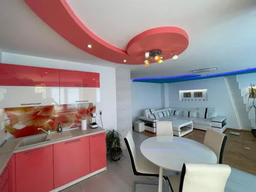 Sunny Central 2-Bedrooms Apartment