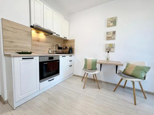 Sweet tiny house-central studio