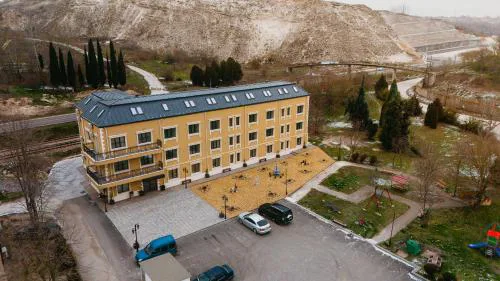 Port Lake Hotel