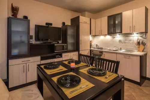 Charming, Fully-furnished, 2-bedroom apartment by Flat Mаnager