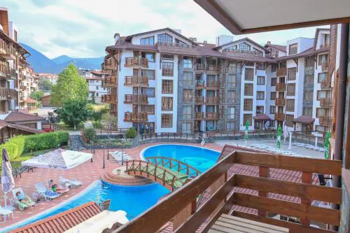 Cozy Flat with Pool & Mountain Views, Near Gondola by Flat Mаnаger