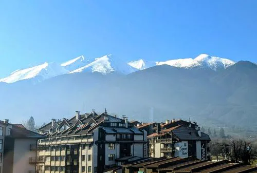 Mountain view apartment at Emerald Hotel