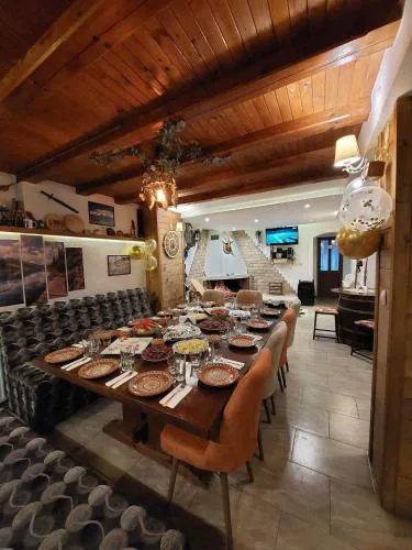 NIKI HOUSE