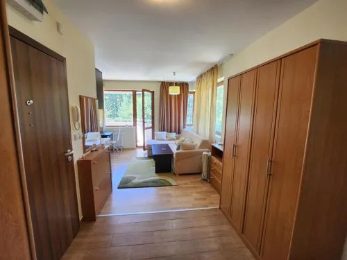 Pine tree Easy Ski access - Next 100m to Ski slope and forest view