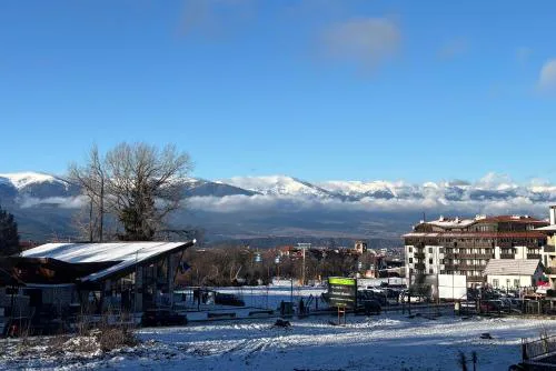 Ski-in Flat Next to Ski Road at Mountain View
