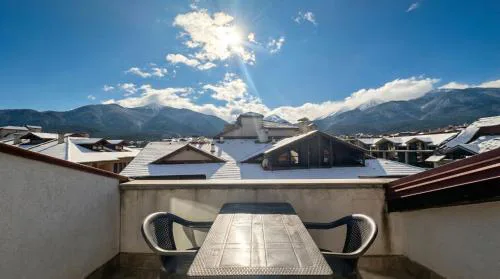 South Facing Bright Mountain View Penthouse - 2 balconies, 300mbps WIFI, washer
