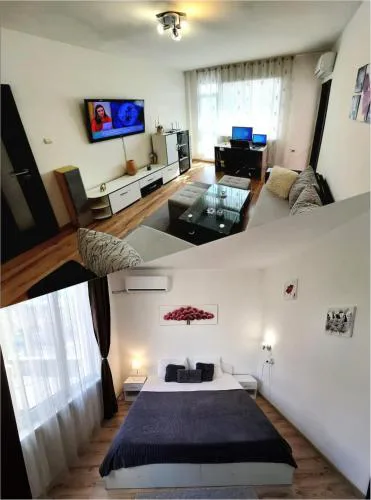3 Rooms Apartment, Top Center, 1st Floor Flat, AUBG, WiFi, PC i5 SSD, Tablet, AndroidMiTvBox, 3 LED TVs 200 Channels, Long Terrace, Self-Easy-Late Check-in, Stay Before Greece